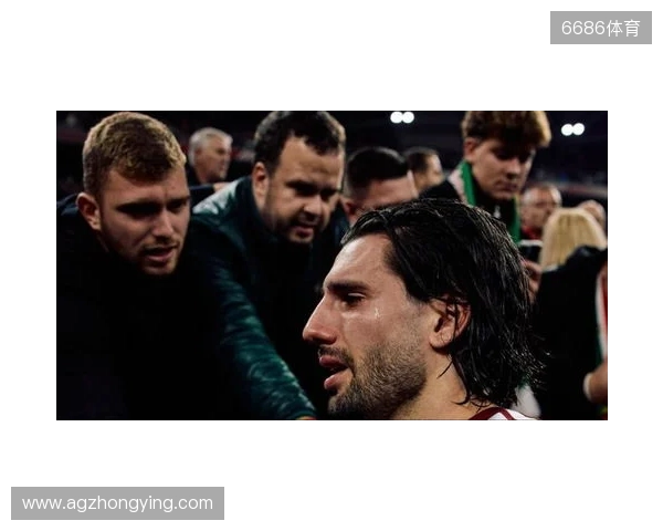 从天堂到地狱,索博在2-1领先后疯狂庆祝,被绝杀后伤心落泪 从天堂到地狱,索博在2-1领先后疯狂庆祝,被绝杀后伤心落泪